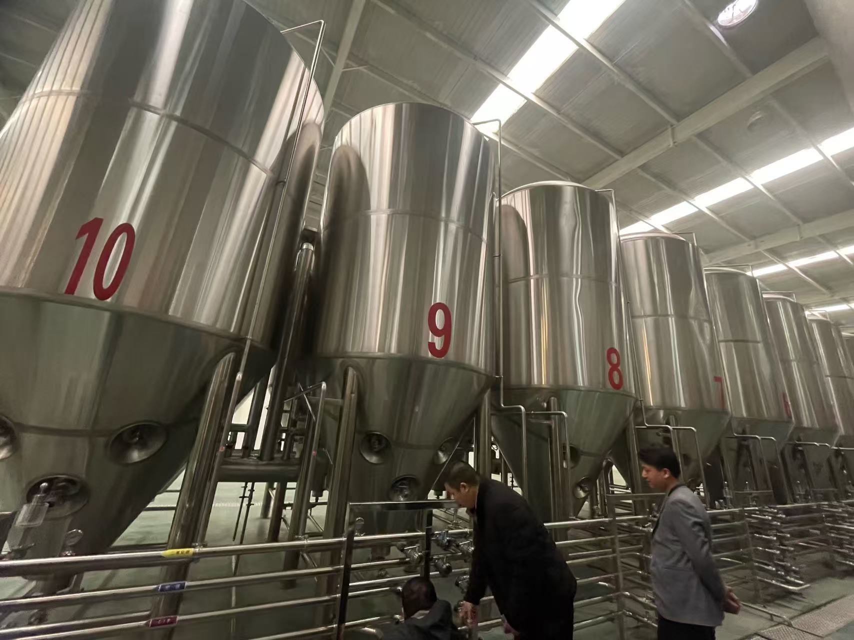 武陵源精酿啤酒设备厂—平面布置、设备设计、制造、调试、培训等一条龙服务